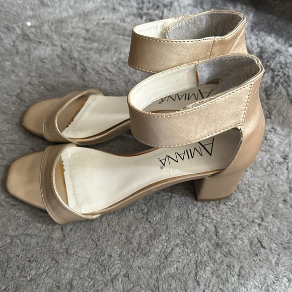 AMIANA heels - Picture 2 of 3